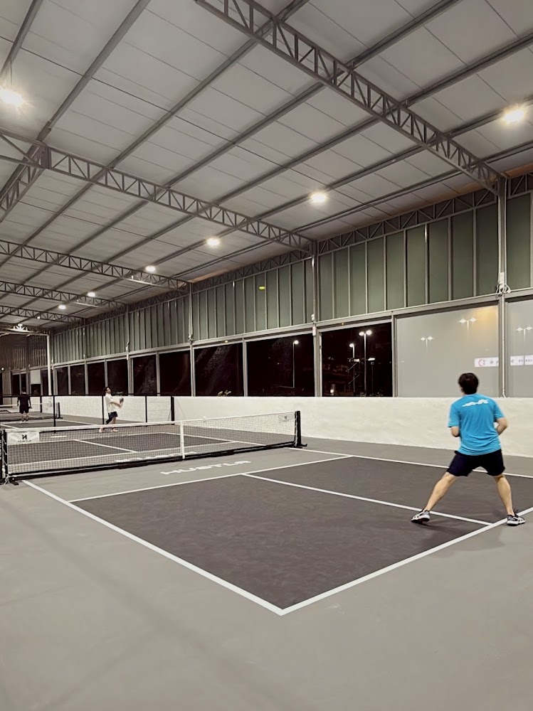 HUSTLR Pickleball & Social Club